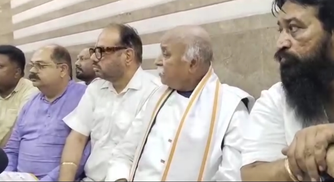 इस्लामिक जेहाद रोकने के लिए हिन्दू से खरीदो -हिन्दुओं को रोजगार दो-- प्रवीण तोगड़िया