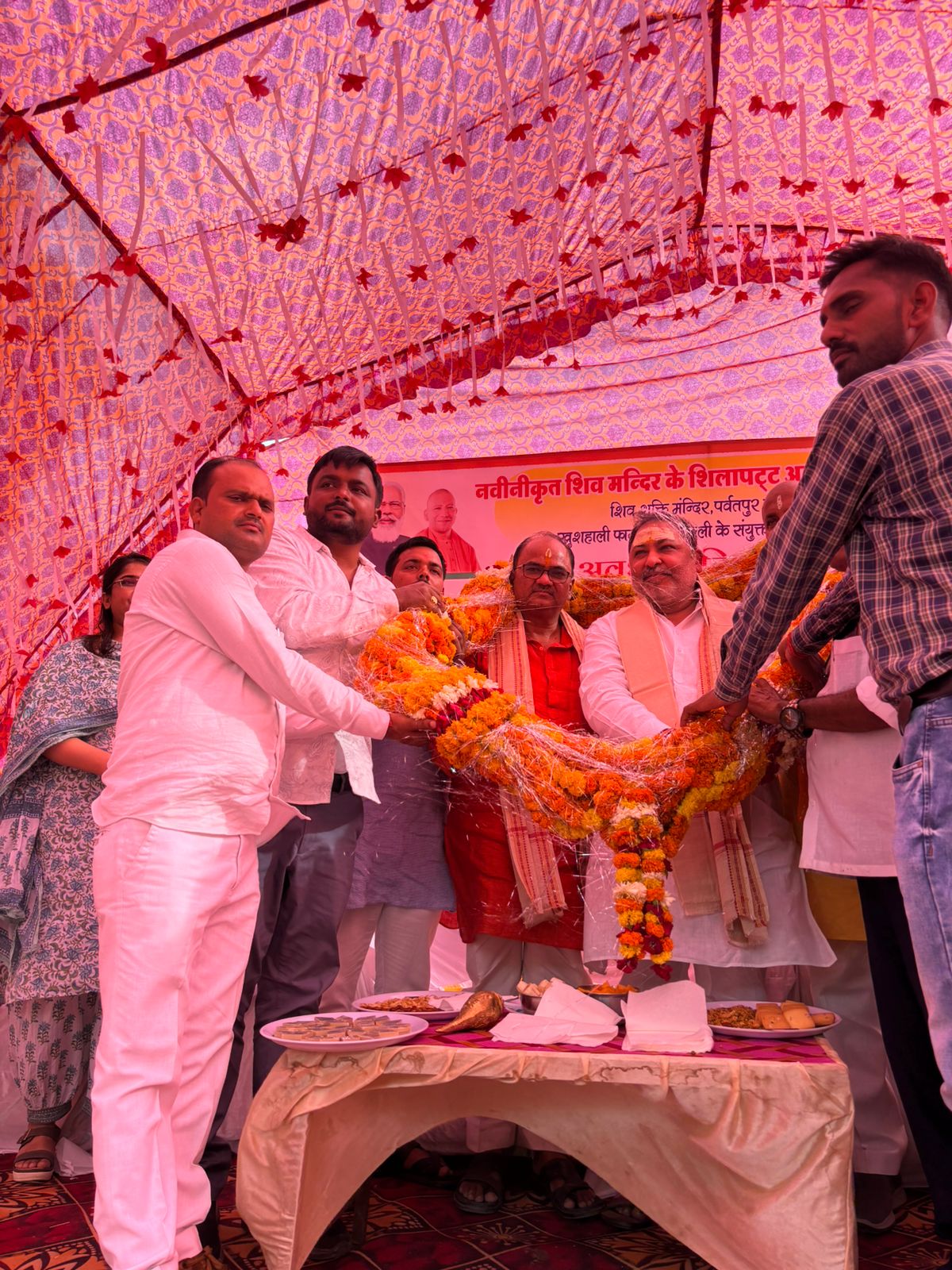 Pratapgarh: शिव भक्ति में डूबी रामगंज की धरती, परिवहन मंत्री ने किया मंदिर अनावरण