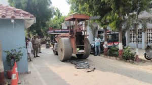 बुलेट की ‘गर्जना’ पर लगाम, पुलिस ने 27 साइलेंसर किए चकनाचूर