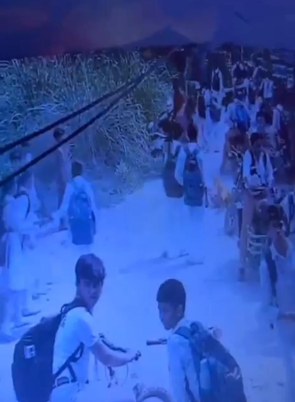 कानून की चादर में ढंकी बेबसी! | फतेहपुर में गुंडों का राज, CCTV वायरल होने पर जागी खाकी – आखिर कब तक जनता अपने ही खून से इंसाफ का रास्ता लिखेगी?
