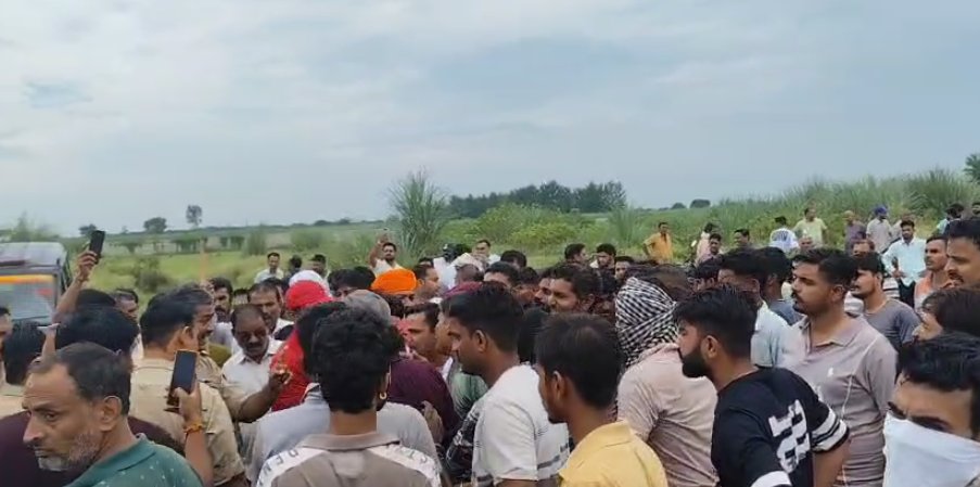 मेरठ: सैनिक की पिटाई के बाद भूनी टोल प्लाजा पर बवाल, ग्रामीणों ने टोलकर्मियों को पीटा