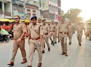 त्यौहारों को देखते हुए पुलिस की सख्त पैदल गश्त, आमजन को सुरक्षा का भरोसा