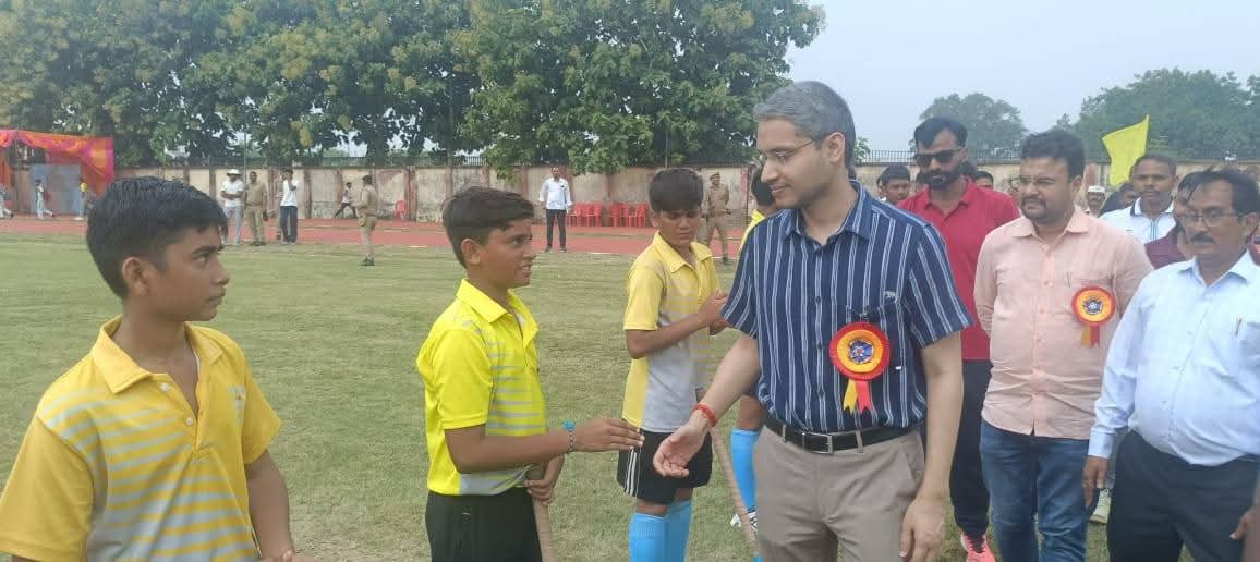 हॉकी अंडर-14 प्रतियोगिता का डीएम सीडीओ ने किया शुभारंभ