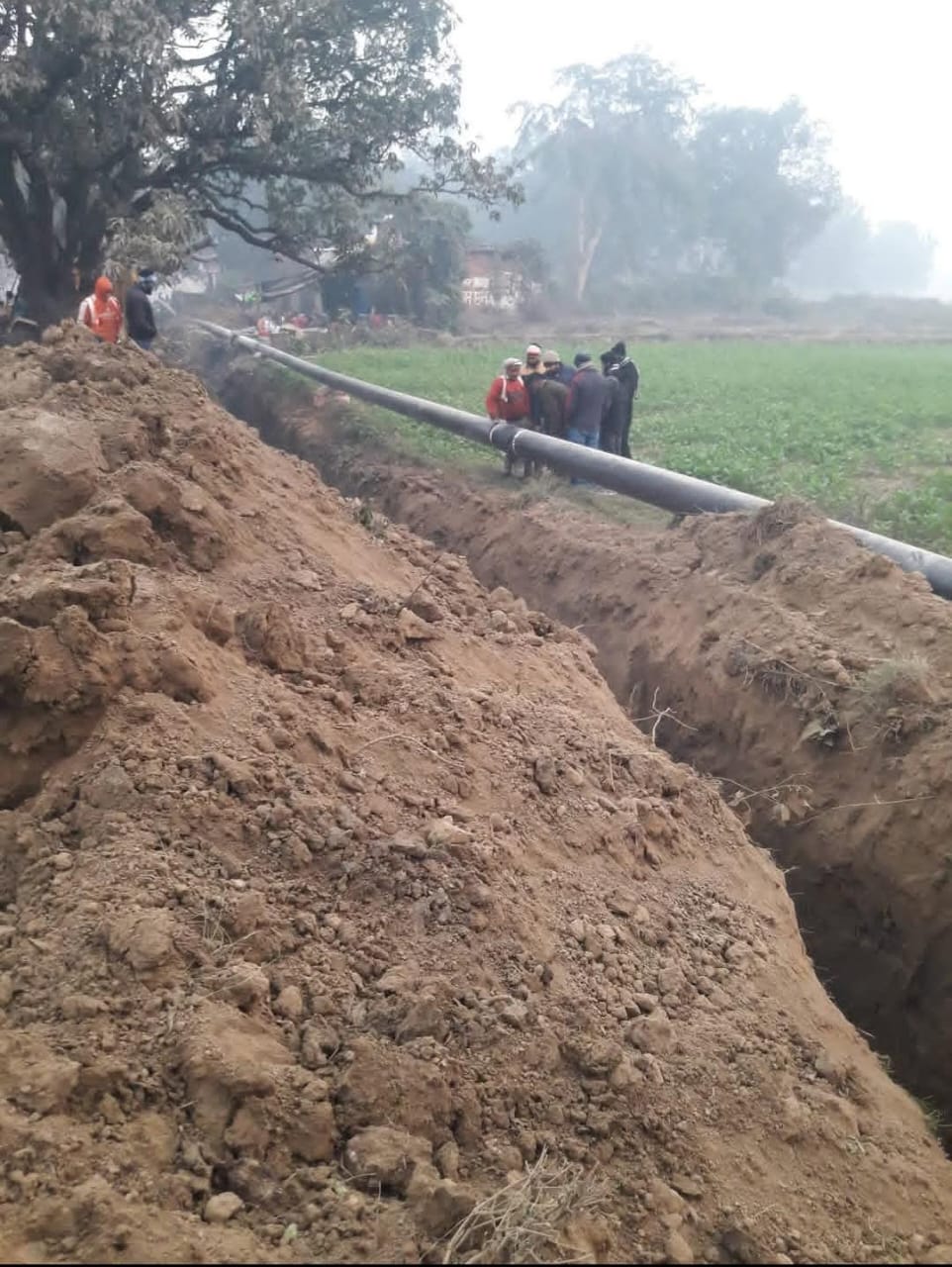मेट्रो सिटी की सुबिधा चला गाँव की ओर ----------